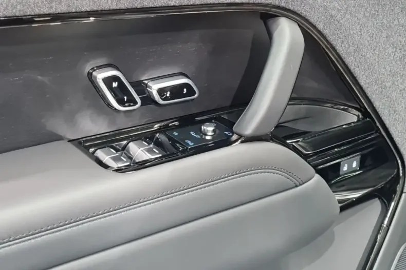 Land Rover Range Rover Sport din 2024 cu 26.600 km - oferta LAN179139 - foto 11