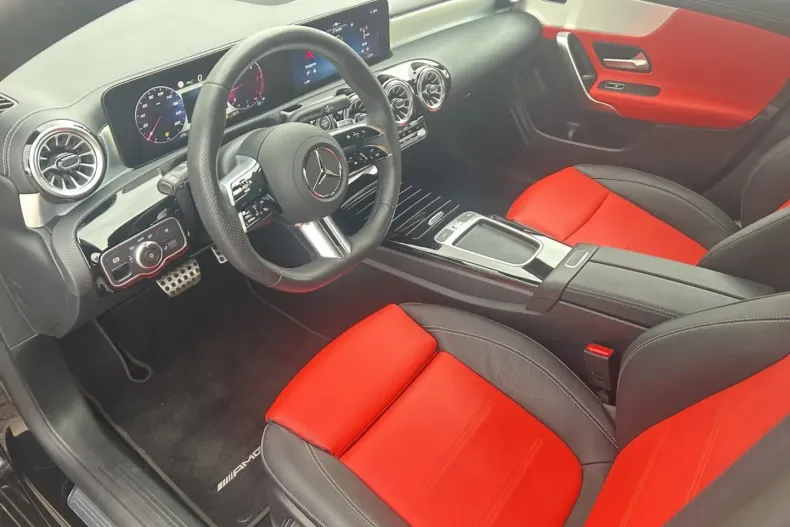 Mercedes-Benz CLA 200 din 2024 cu 14.104 km - oferta MER179141 - foto 6