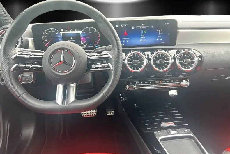 Mercedes-Benz CLA 200 din 2024 cu 14.104 km - oferta MER179141 - foto 8