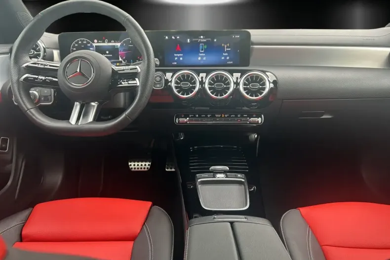 Mercedes-Benz CLA 200 din 2024 cu 14.104 km - oferta MER179141 - foto 9