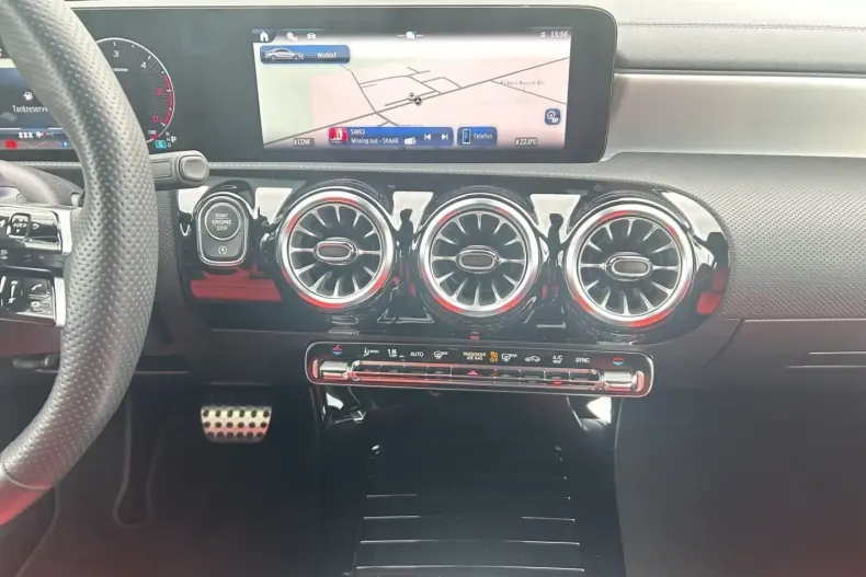 Mercedes-Benz CLA 200 din 2024 cu 14.104 km - oferta MER179141 - foto 10