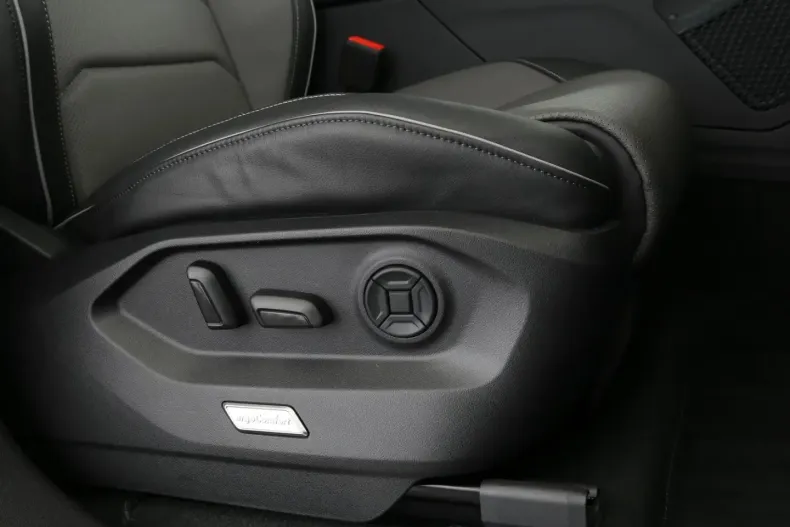 Volkswagen Touareg din 2025 cu 13.550 km - oferta VOL179143 - foto 16