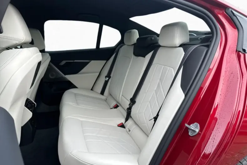 BMW 550 din 2025 cu 22.063 km - oferta BMW179158 - foto 9