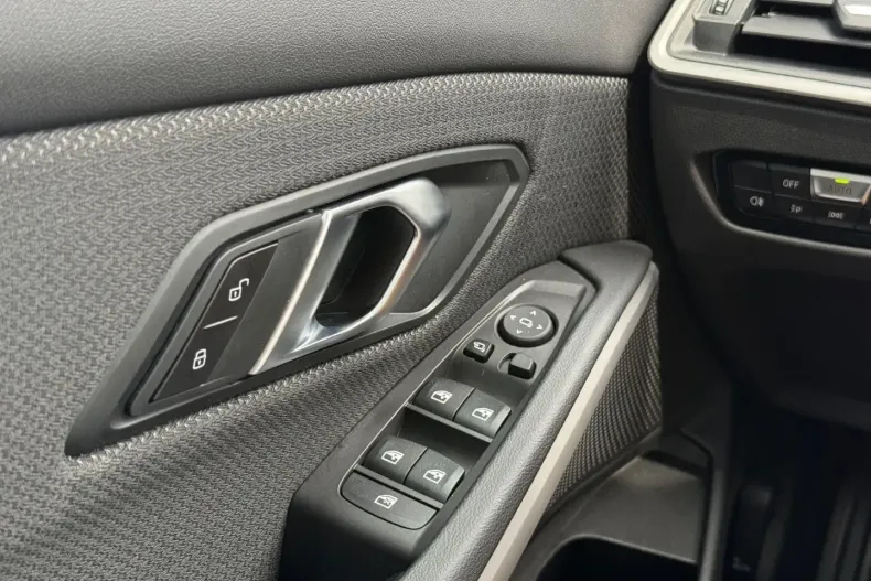 BMW 320 din 2024 cu 45.000 km - oferta BMW179163 - foto 14