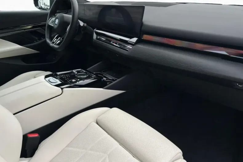 BMW 550 din 2024 cu 16.872 km - oferta BMW179175 - foto 9