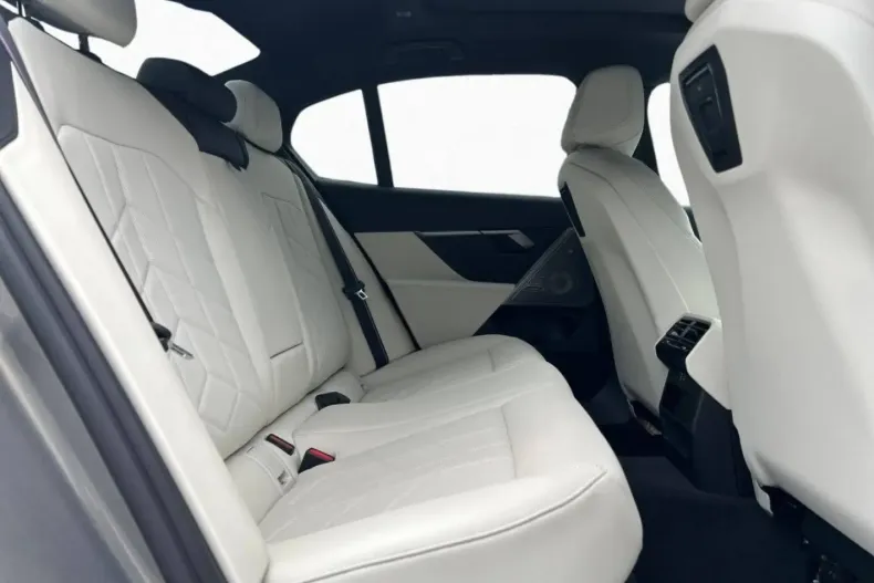 BMW 550 din 2024 cu 16.872 km - oferta BMW179175 - foto 10