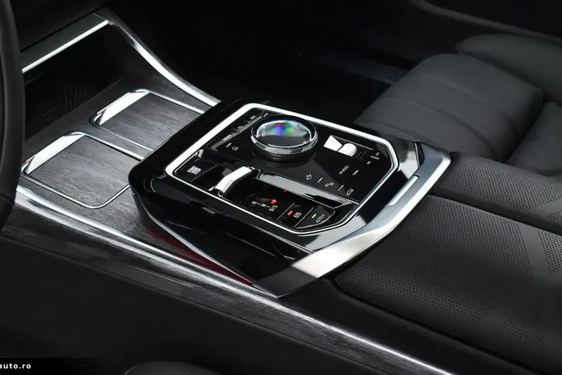 BMW 750 din 2024 cu 17.553 km - oferta BMW179180 - foto 19