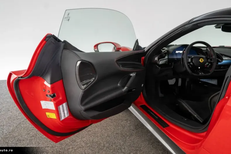 Ferrari SF90 din 2023 cu 3.200 km - oferta FER179190 - foto 17