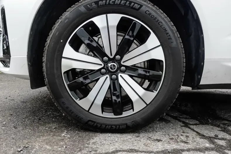 Volvo XC60 din 2023 cu 16.673 km - oferta VOL179199 - foto 3