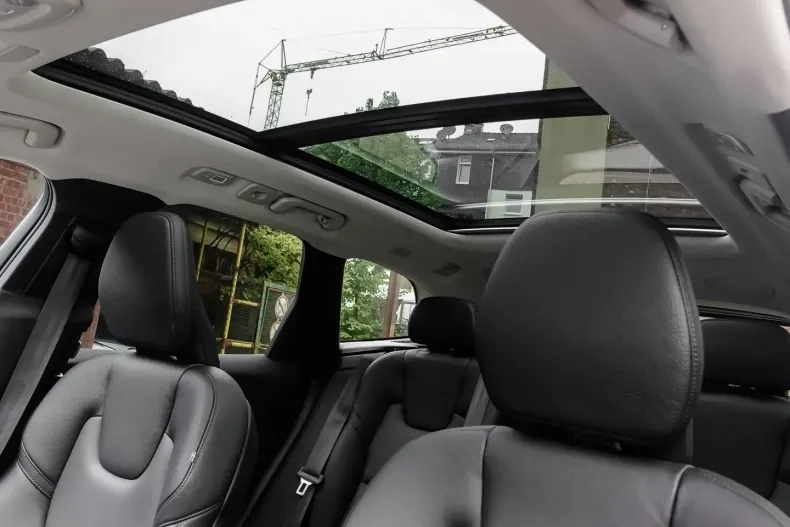 Volvo XC60 din 2023 cu 16.673 km - oferta VOL179199 - foto 4