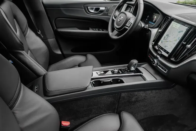 Volvo XC60 din 2023 cu 16.673 km - oferta VOL179199 - foto 5