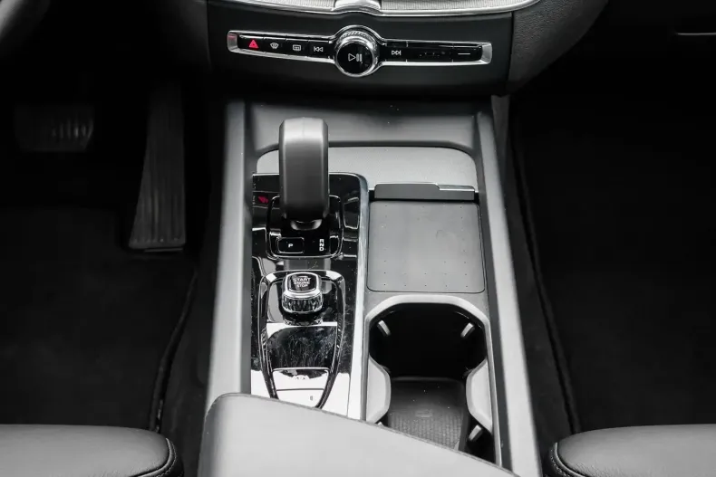 Volvo XC60 din 2023 cu 16.673 km - oferta VOL179199 - foto 11