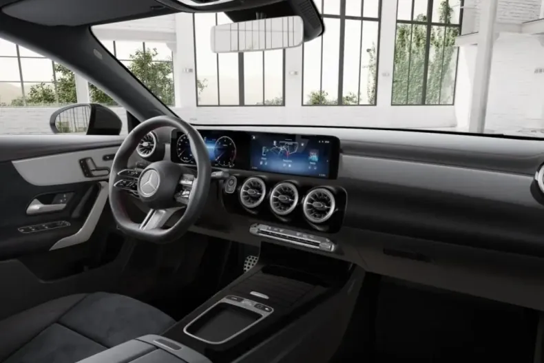 Mercedes-Benz CLA 200 din 2024 cu 9.051 km - oferta MER179214 - foto 8