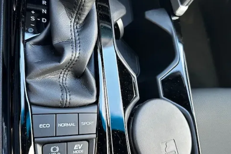 Toyota Camry din 2024 cu 16.000 km - oferta TOY179216 - foto 17