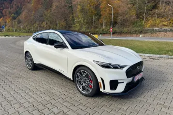 Ford Mustang Mach-E din 2025 - oferta FOR179238