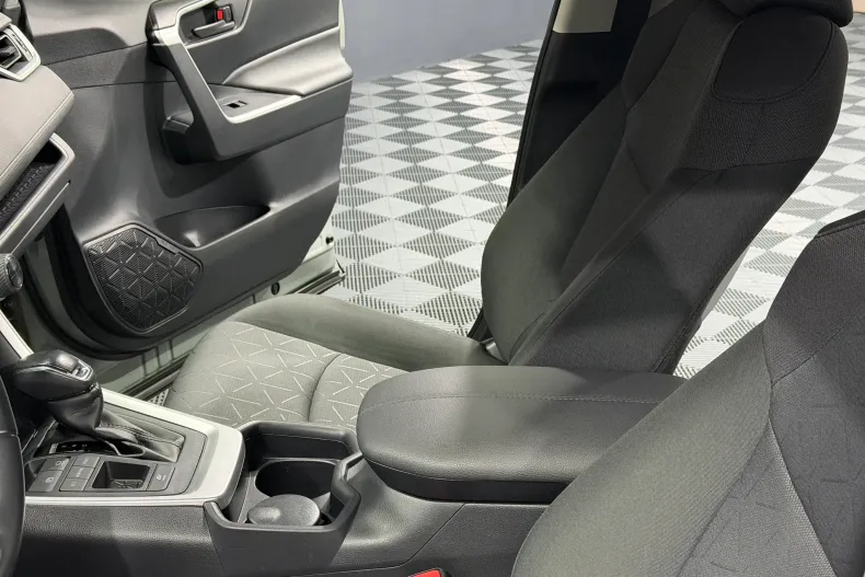 Toyota RAV4 din 2021 cu 79.038 km - oferta TOY179239 - foto 25