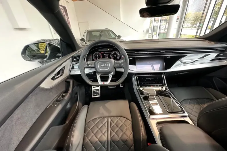 Audi Q8 din 2025 cu 1 km - oferta AUD179250 - foto 4