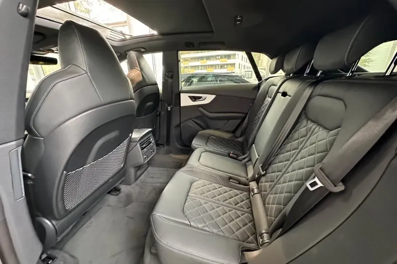 Audi Q8 din 2025 cu 1 km - oferta AUD179250 - foto 5