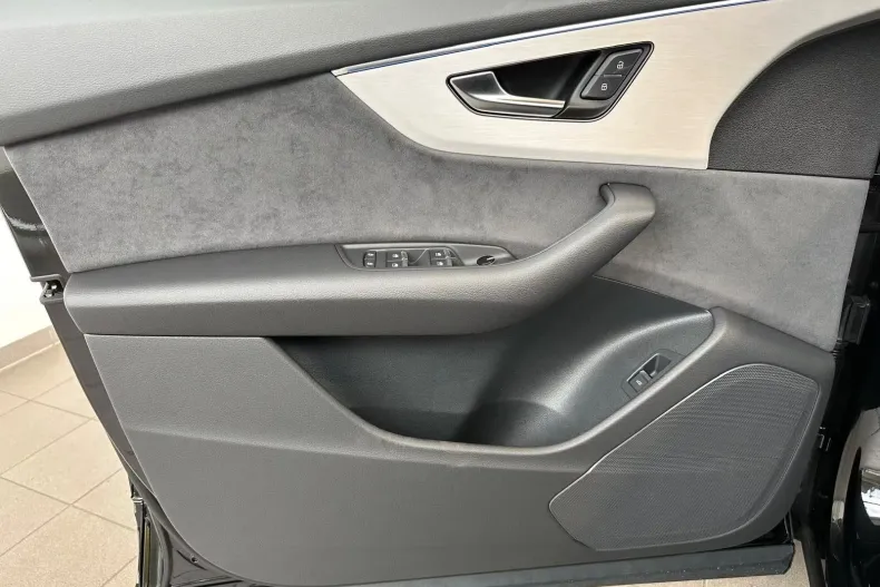 Audi Q8 din 2025 cu 1 km - oferta AUD179250 - foto 7