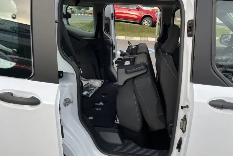 Ford Tourneo Courier din 2025 cu 1 km - oferta FOR179278 - foto 11