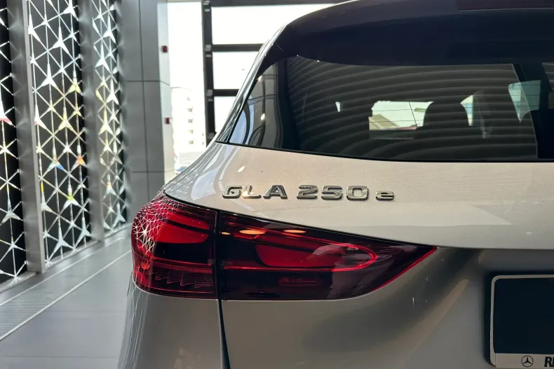 Mercedes-Benz GLA din 2024 cu 11.000 km - oferta MER179307 - foto 18