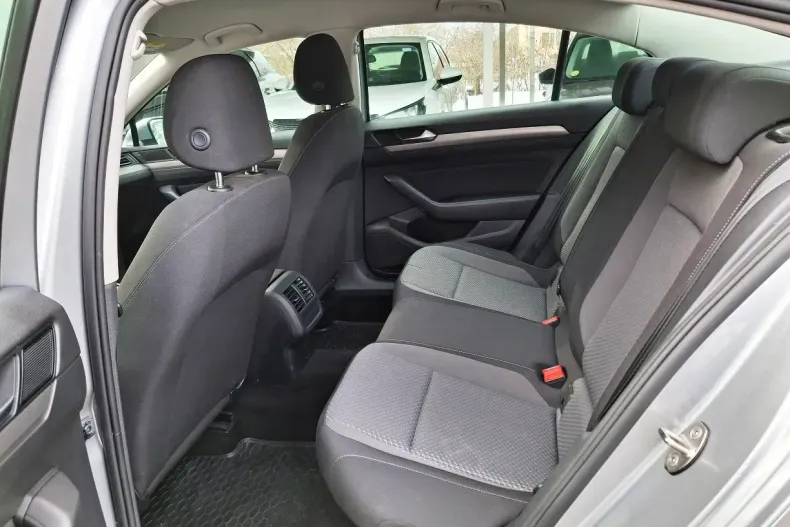 Volkswagen Passat din 2021 cu 60.881 km - oferta VOL179335 - foto 9