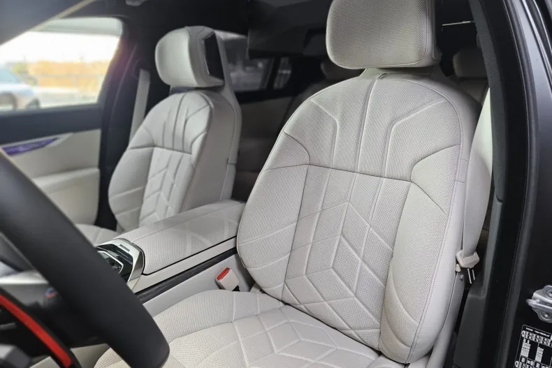 BMW Seria 7 din 2024 cu 6.800 km - oferta BMW179350 - foto 12