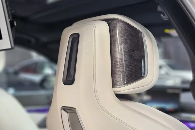 BMW Seria 7 din 2024 cu 6.800 km - oferta BMW179350 - foto 21