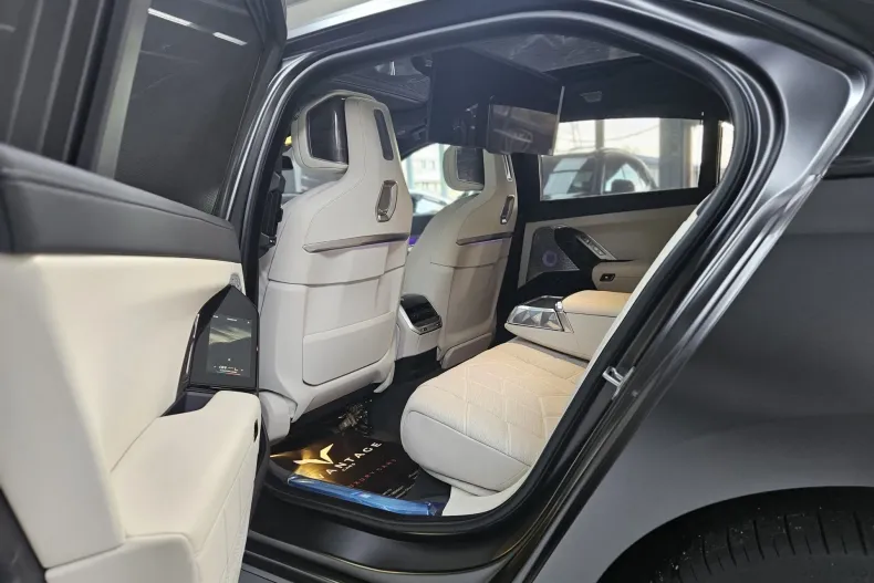 BMW Seria 7 din 2024 cu 6.800 km - oferta BMW179350 - foto 23