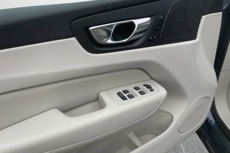 Volvo XC60 din 2024 cu 1 km - oferta VOL179361 - foto 12