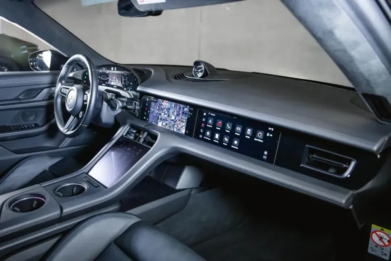 Porsche Taycan din 2023 cu 25.900 km - oferta POR179370 - foto 19