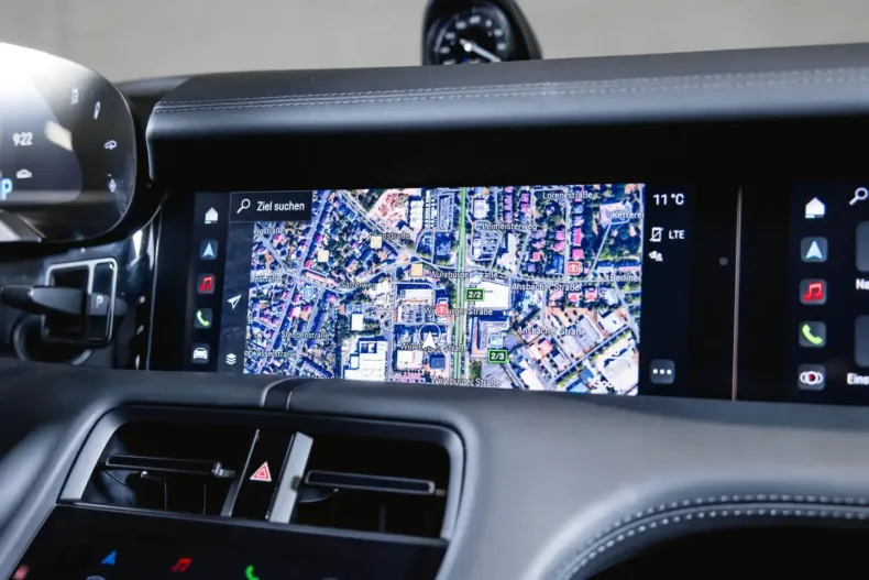 Porsche Taycan din 2023 cu 25.900 km - oferta POR179370 - foto 20