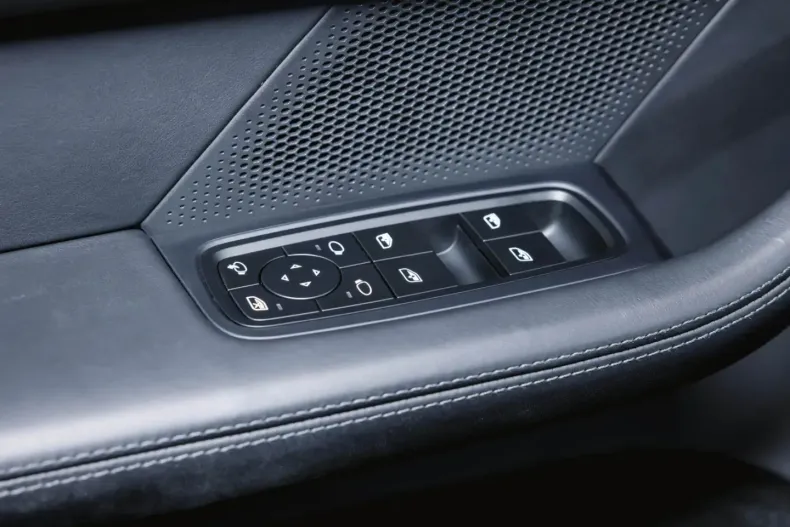 Porsche Taycan din 2023 cu 25.900 km - oferta POR179370 - foto 24