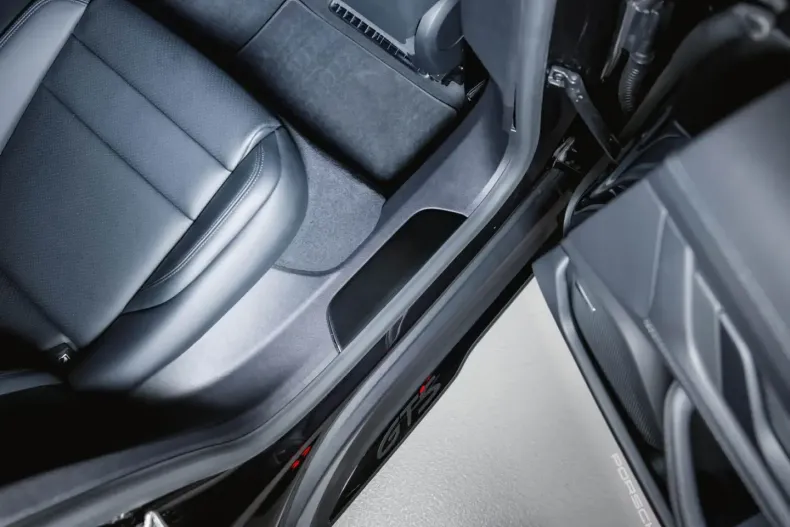 Porsche Taycan din 2023 cu 25.900 km - oferta POR179370 - foto 29