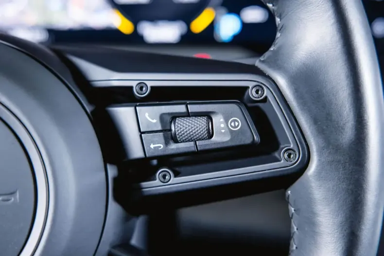 Porsche Taycan din 2023 cu 25.900 km - oferta POR179370 - foto 32