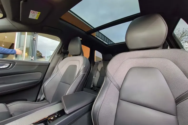 Volvo XC60 din 2022 cu 86.500 km - oferta VOL179399 - foto 13