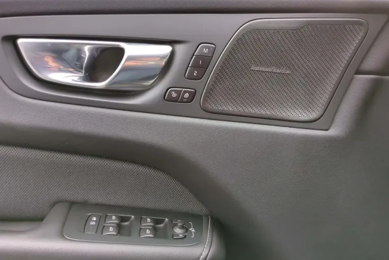 Volvo XC60 din 2022 cu 86.500 km - oferta VOL179399 - foto 21