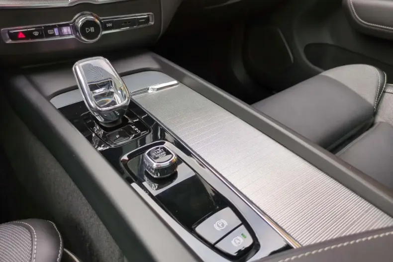 Volvo XC60 din 2022 cu 86.500 km - oferta VOL179399 - foto 24