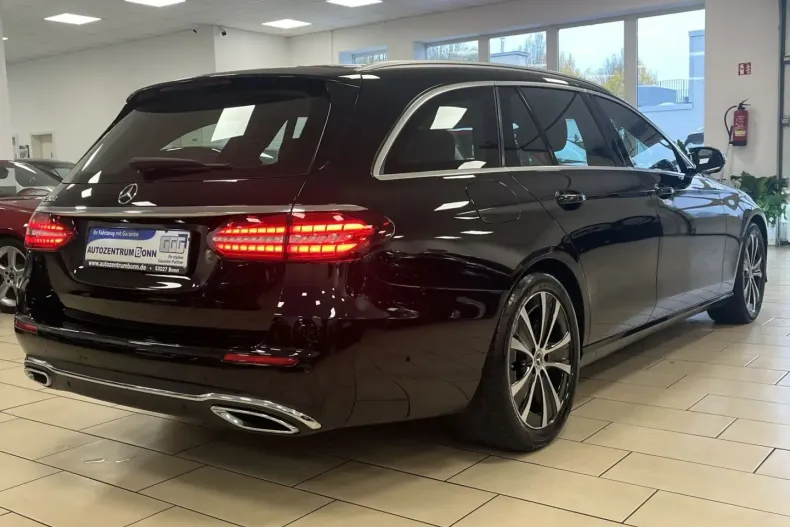 Mercedes-Benz E 300 (Clasa E) din 2021 cu 99.987 km - oferta MER179408 - foto 4