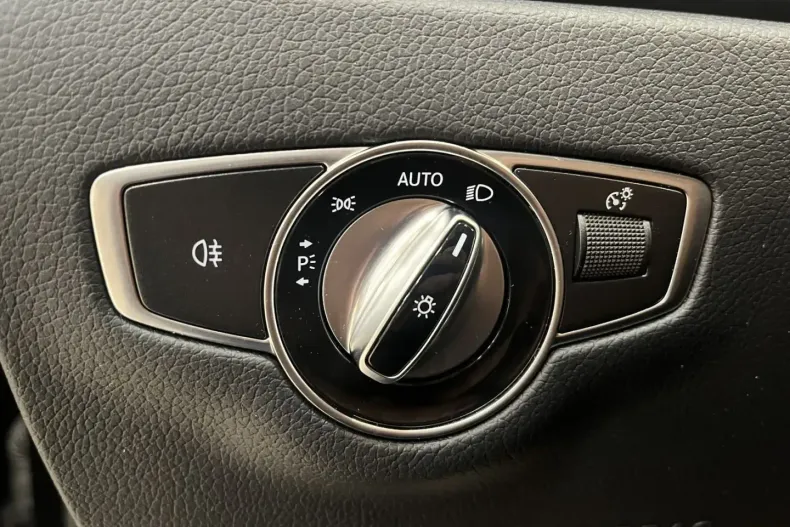 Mercedes-Benz E 300 (Clasa E) din 2021 cu 99.987 km - oferta MER179408 - foto 25