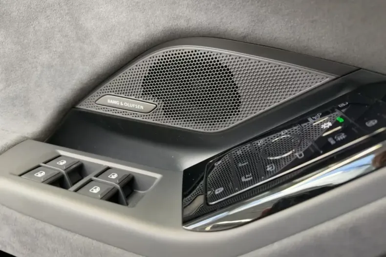 Audi Q6 e-tron din 2025 cu 9.999 km - oferta AUD179437 - foto 11