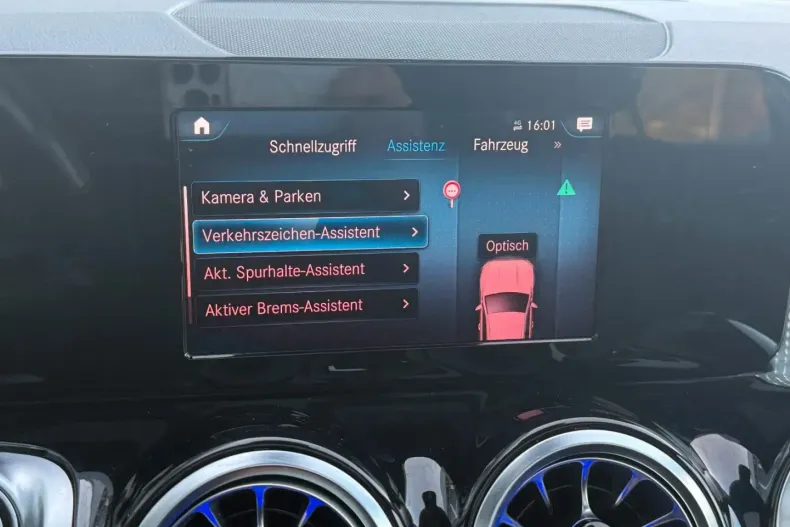 Mercedes-Benz GLB 200 din 2022 cu 97.608 km - oferta MER179447 - foto 37