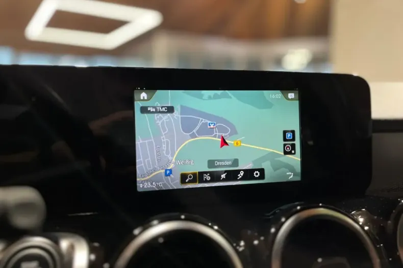 Mercedes-Benz GLB 200 din 2021 cu 75.716 km - oferta MER179451 - foto 16