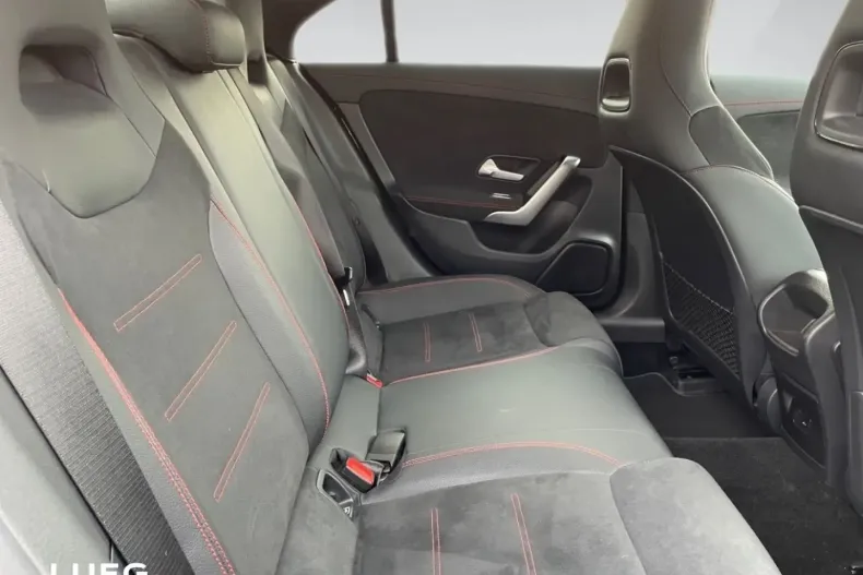 Mercedes-Benz CLA 200 (Clasa CLA) din 2022 cu 33.674 km - oferta MER179454 - foto 13