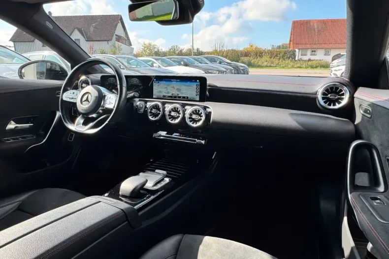 Mercedes-Benz CLA 200 din 2021 cu 92.700 km - oferta MER179455 - foto 12