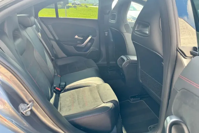 Mercedes-Benz CLA 200 din 2021 cu 92.700 km - oferta MER179455 - foto 13