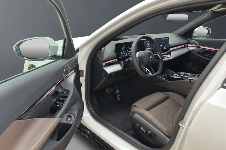 BMW 550 din 2025 cu 1.600 km - oferta BMW179468 - foto 3