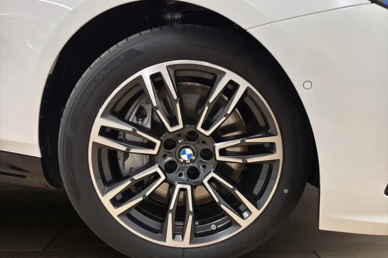 BMW 550 din 2025 cu 1.600 km - oferta BMW179468 - foto 4