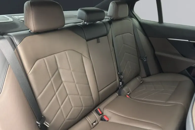 BMW 550 din 2025 cu 1.600 km - oferta BMW179468 - foto 10