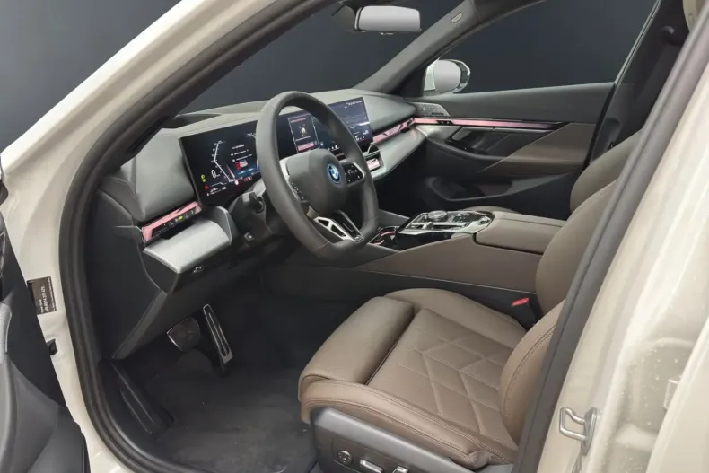 BMW 550 din 2025 cu 1.600 km - oferta BMW179468 - foto 14